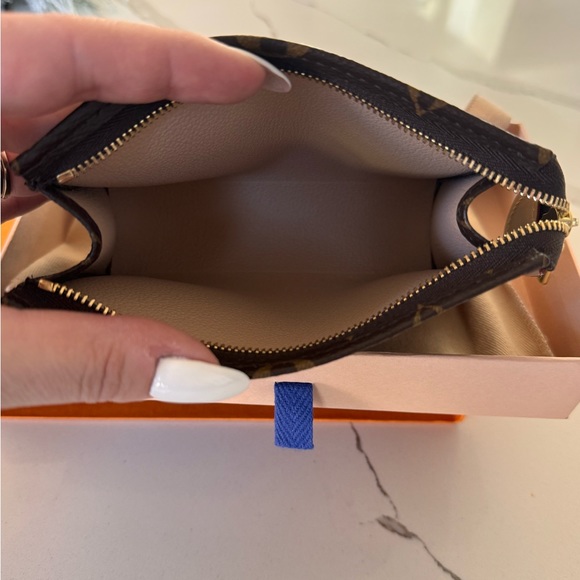 Louis Vuitton monogram toiletry pouch - Picture 8 of 9